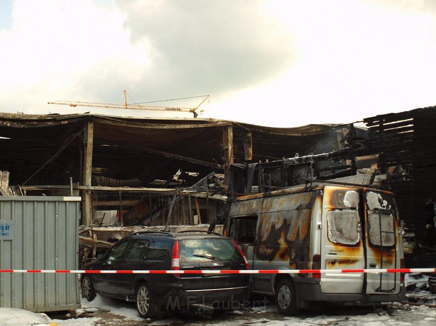 Feuer Halle Siegburg Gewerbegebiet Zange P249.JPG